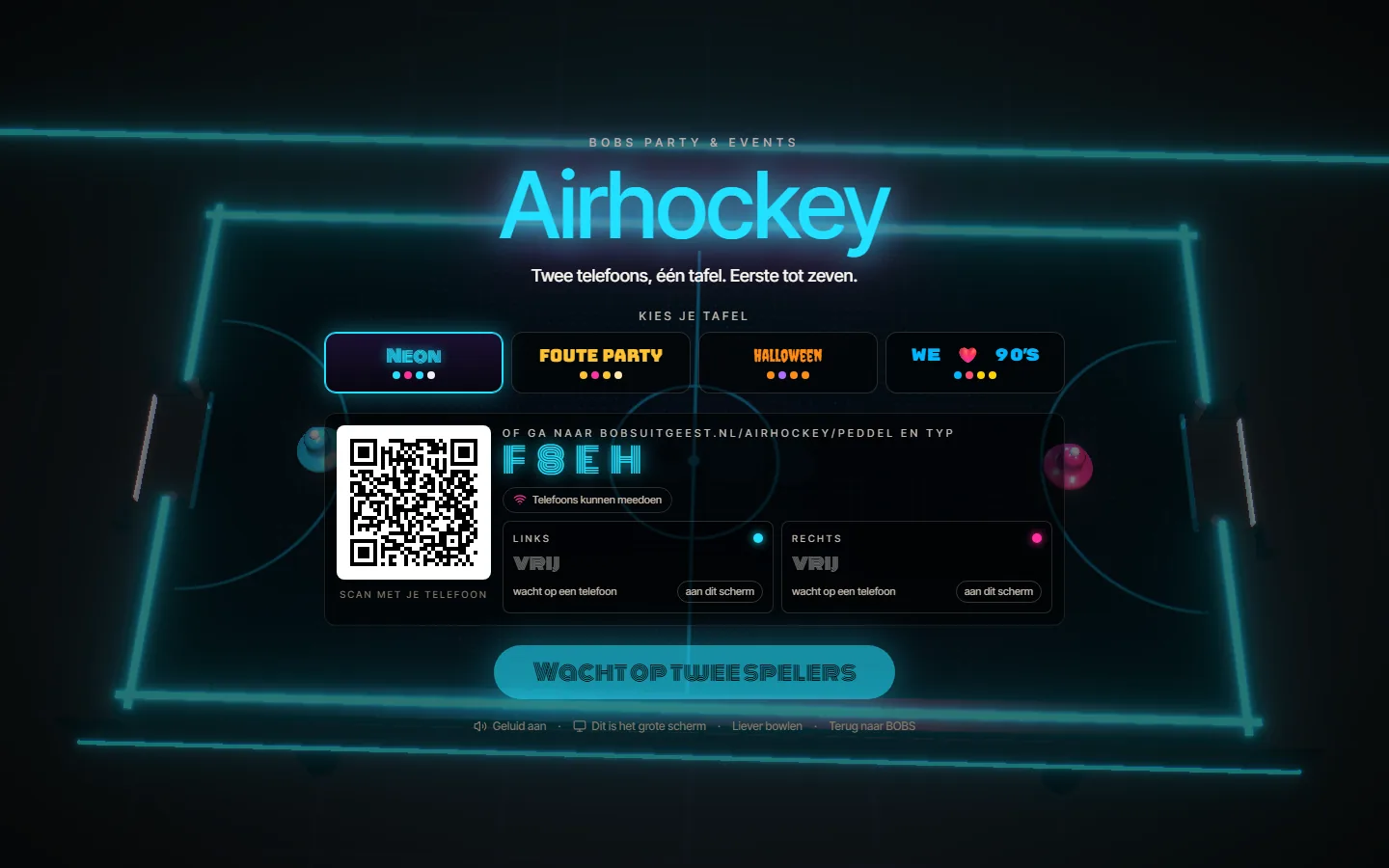 Startscherm van het airhockeyspel van Bobs Party & Events: twee telefoons, één tafel, met een QR-code om mee te doen